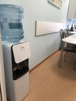 Кулер с водой для сотрудников и посетителей методического кабинета